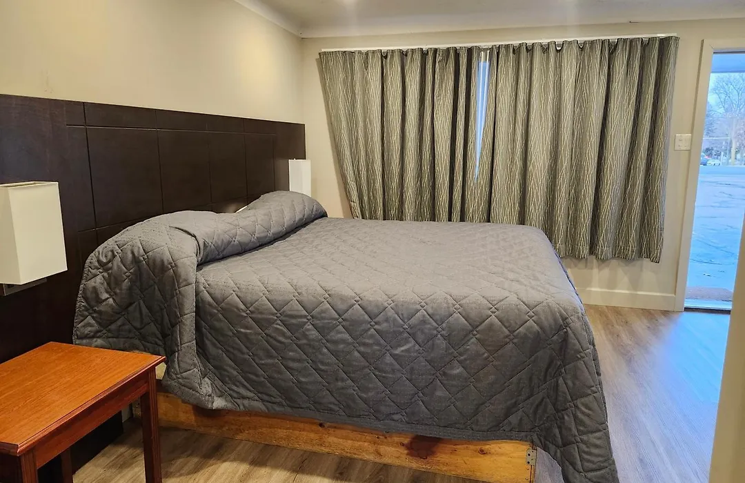 Fairway Inn & Suites-1