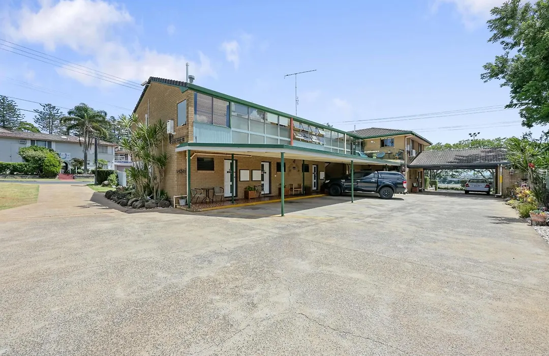 Raceview Motor Inn-1