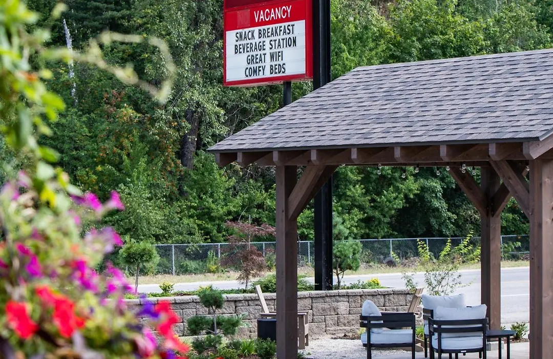 Swiss Chalet Motel-1