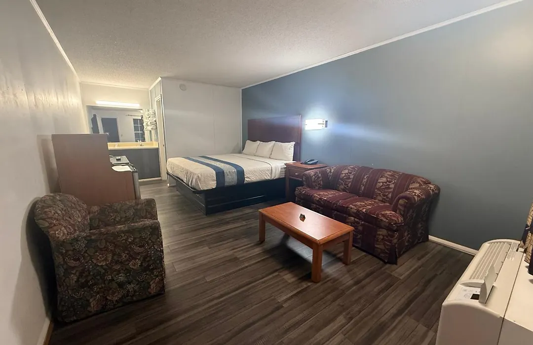 Smith Motel-1