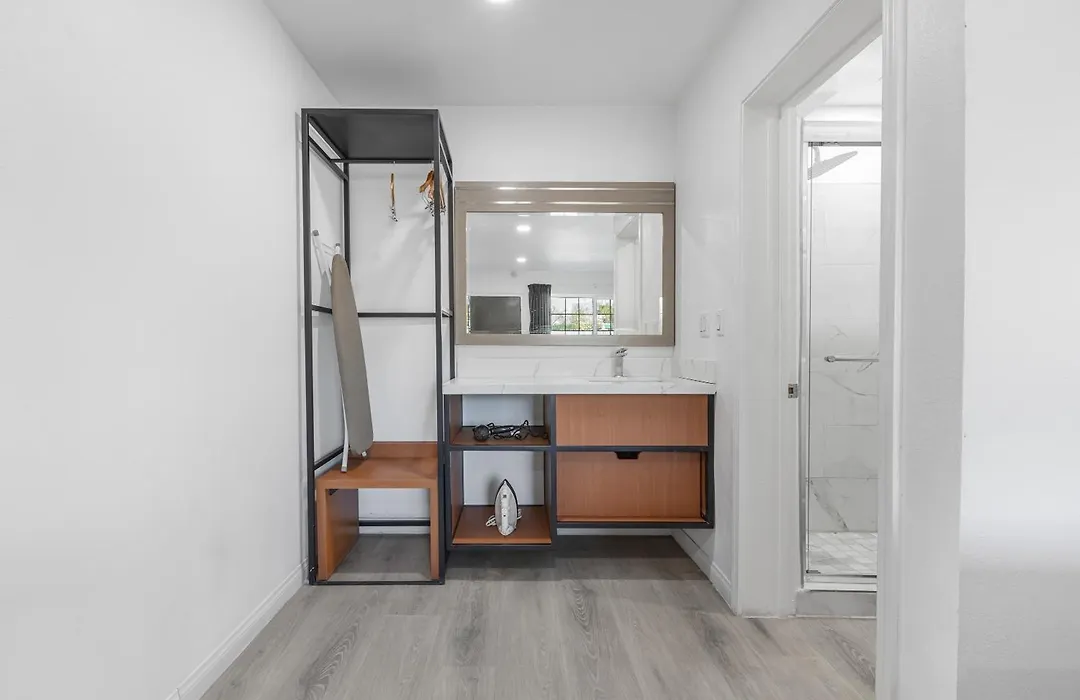 Inland Inn & Suites-1