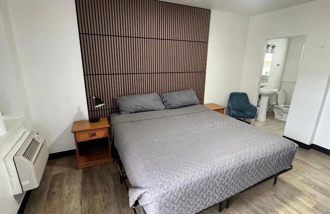 Mac'S Motel-1