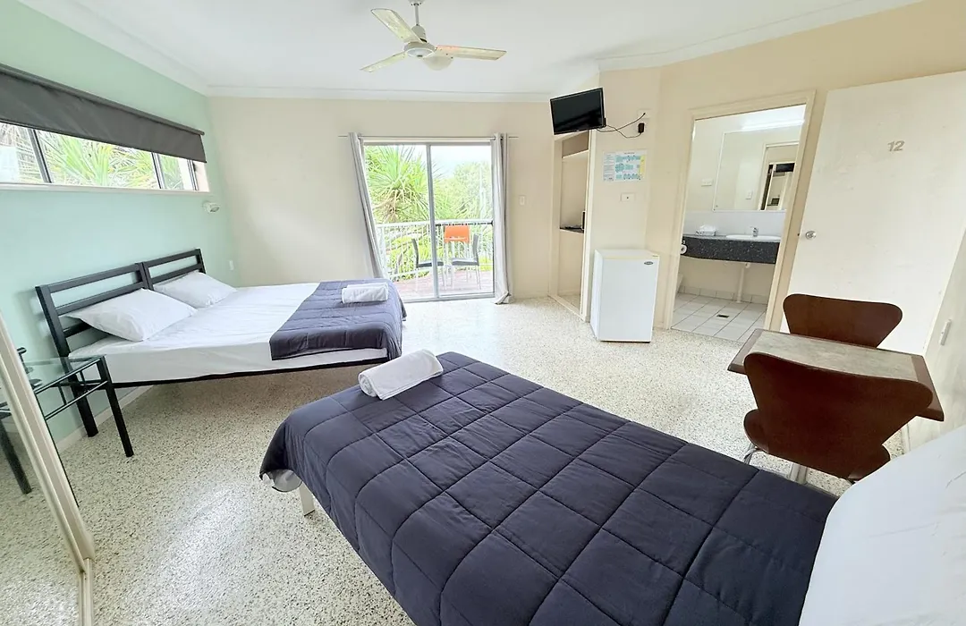 Emu Park Beach Motel-1