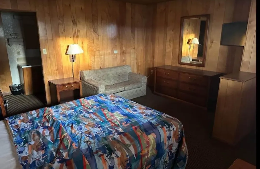 Love Hotels Western Holiday By Oyo At Harlan Lake Ne-1