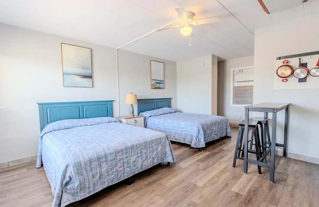 Shark Reef Resort Motel & Cottages-1