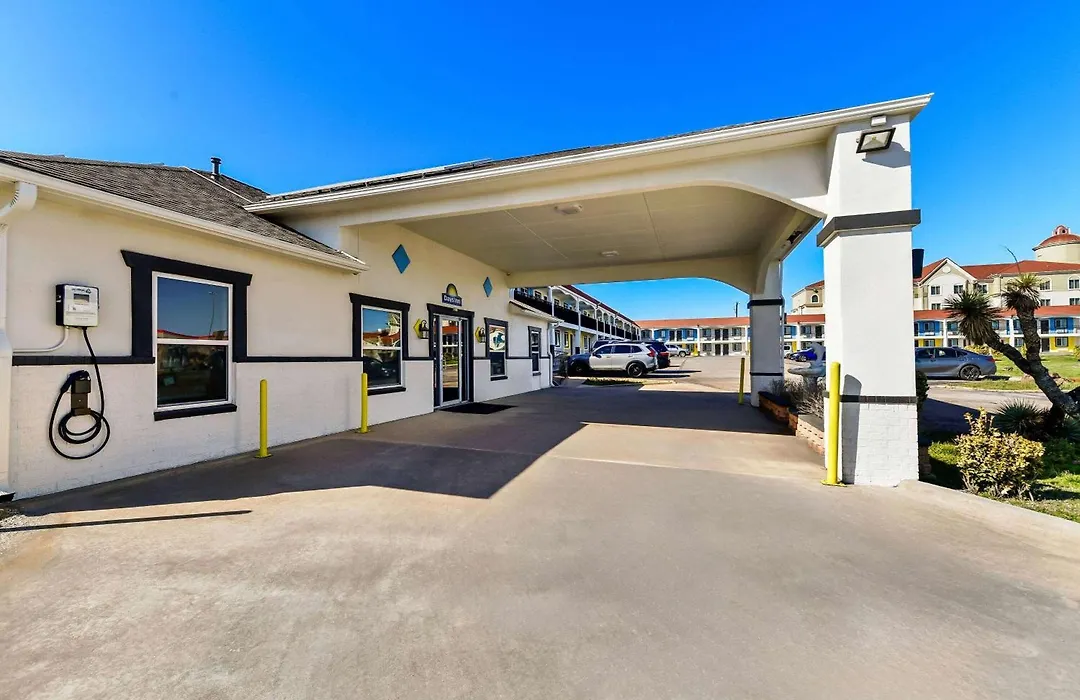 Days Inn By Wyndham Gainesville-1