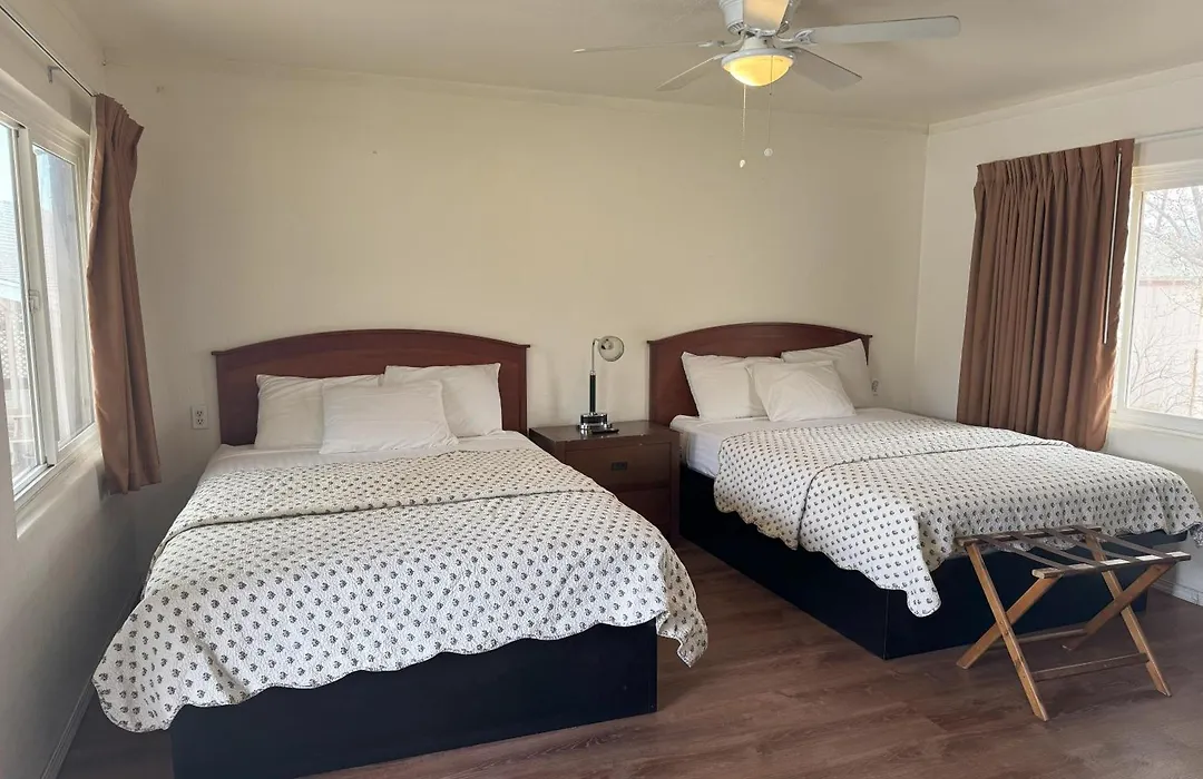 Lakeshore Lodge-1