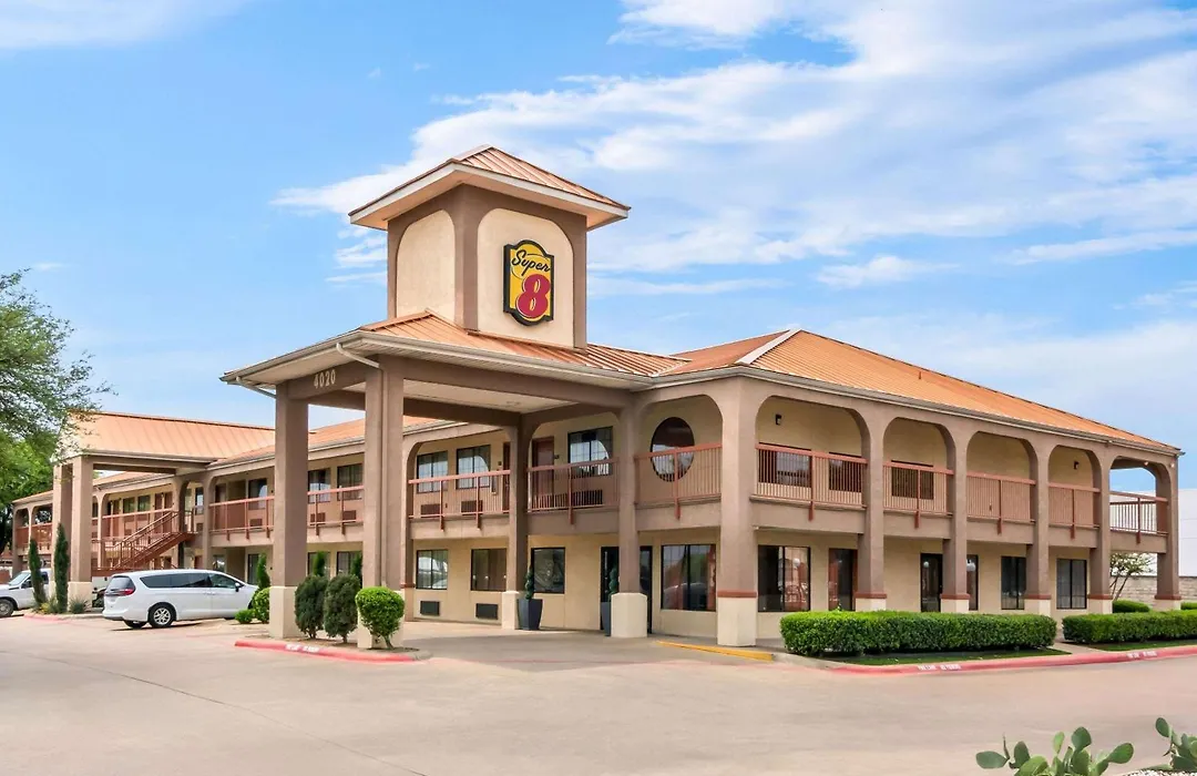 Super 8 By Wyndham Grand Prairie Southwest-1