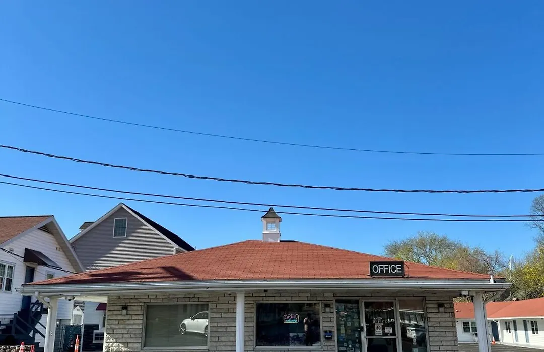 Chisholm'S Motor Inn-1