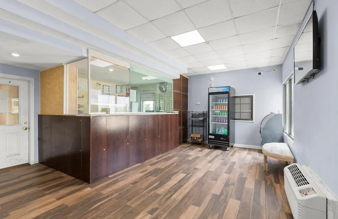 Travel Inn & Suites-1