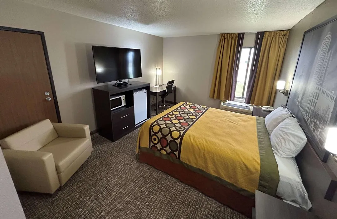 Super 8 By Wyndham Marshall-1