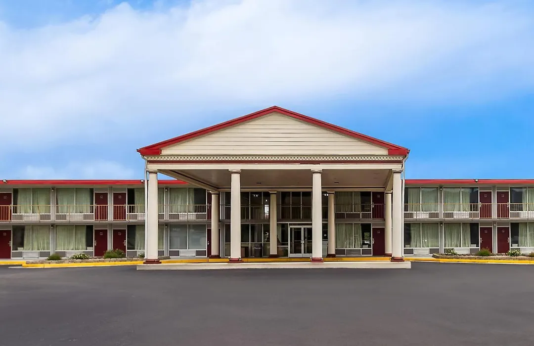 Red Roof Inn & Suites Cave City-1