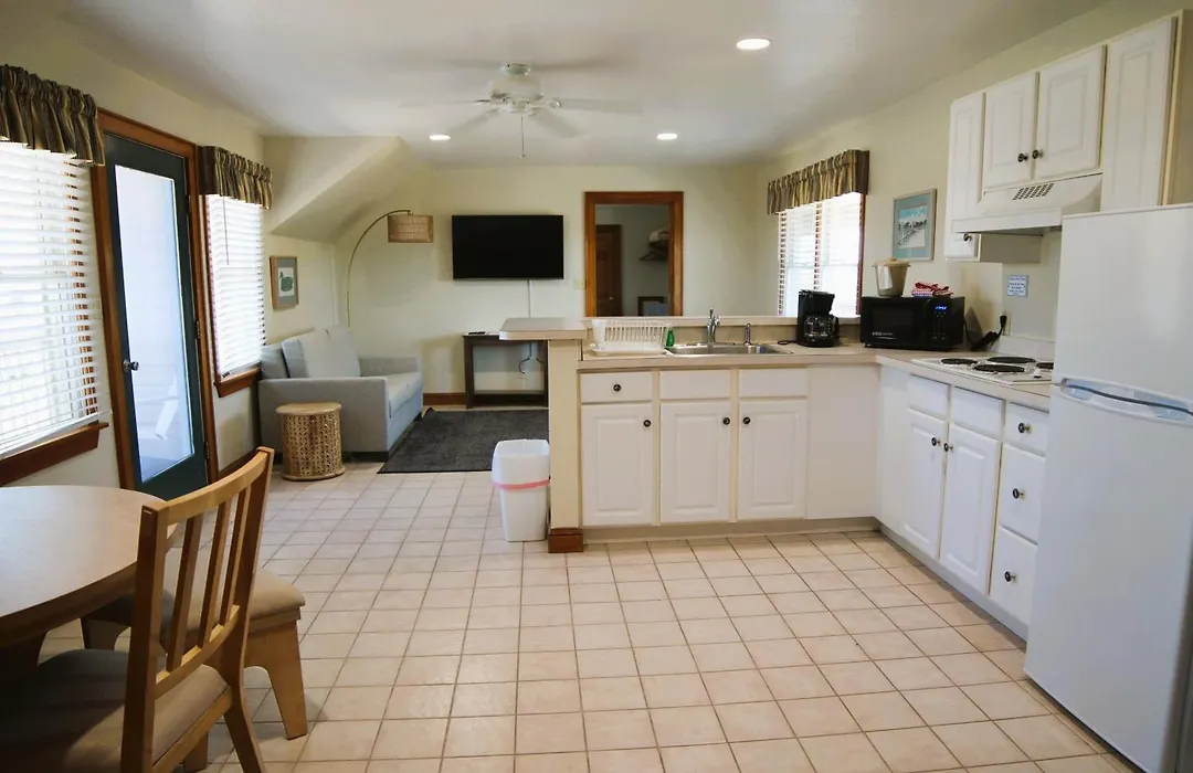 Pony Island Inn-1