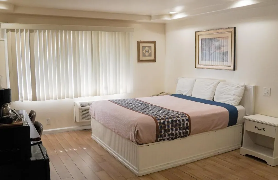 777 Motor Inn-1