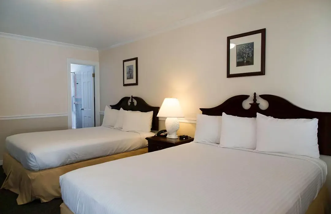 The Colonial Lodge-1