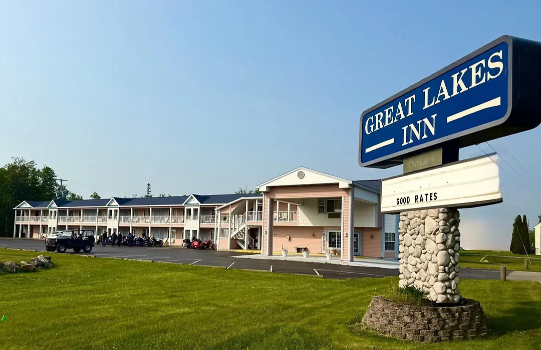 Great Lakes Inn Mackinaw City-1