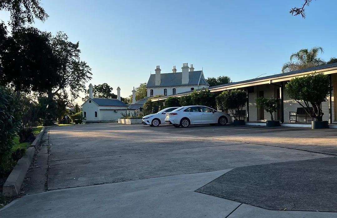Airlie House Motor Inn-1
