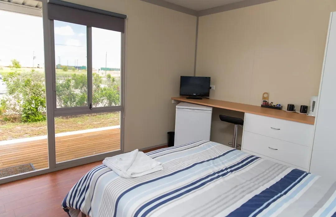 Merinda Village Hotel - Country Pub Stay - Just Off Bruce Highway-1