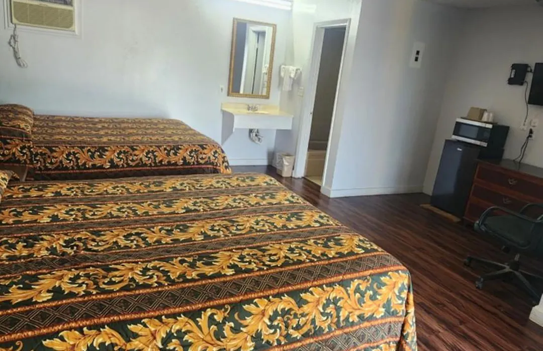 Economy Inn-1