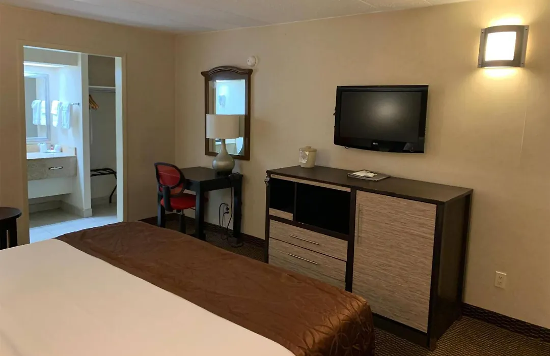 Ramada By Wyndham Rockville Centre-1
