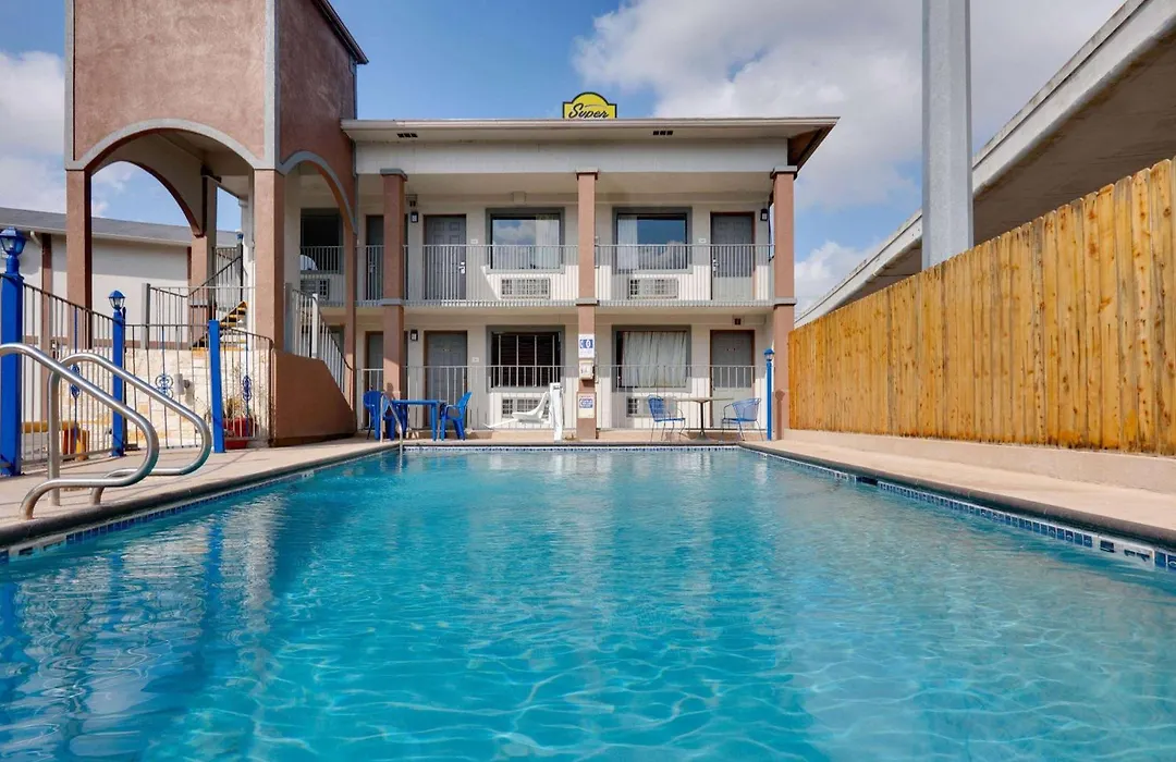 Super 8 By Wyndham San Antonio Pearl District Downtown-1