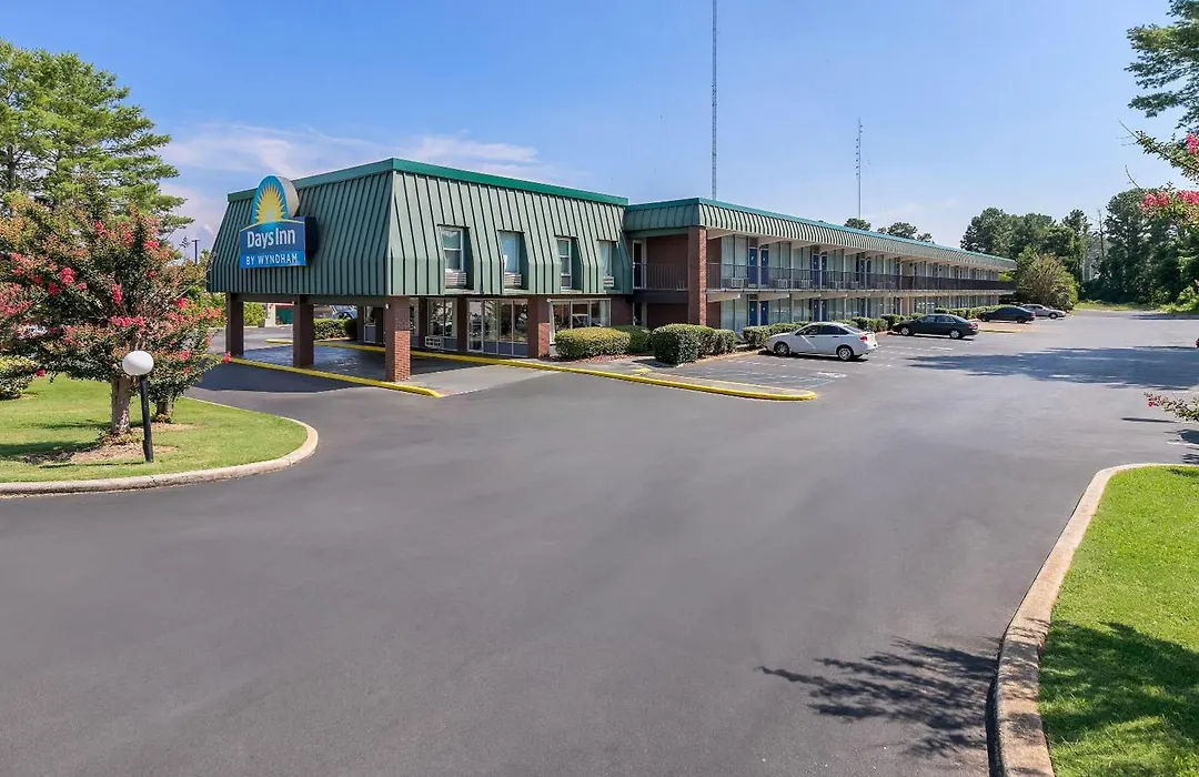 Days Inn By Wyndham Seneca-Clemson-1
