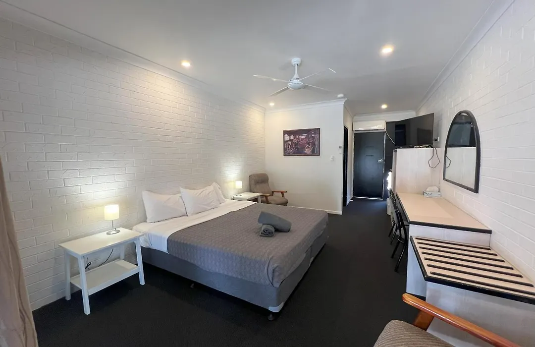 Abajaz Motor Inn-Pool,Shaded Park,Short Walk To Town-1
