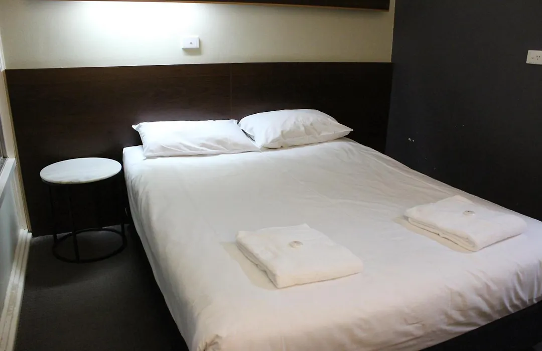 Palm And Pawn Motor Inn-1