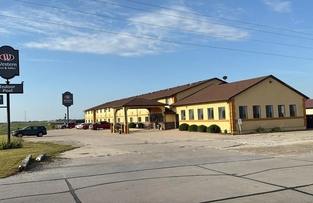 Western Inn & Suite Grinnell Iowa,-1