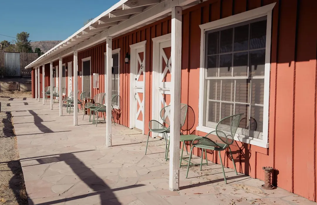Room 6 - Downtown Joshua Tree Motel - Pet Friendly - Walk To Shops & Visitor Center, Minutes To Park Entrance-1