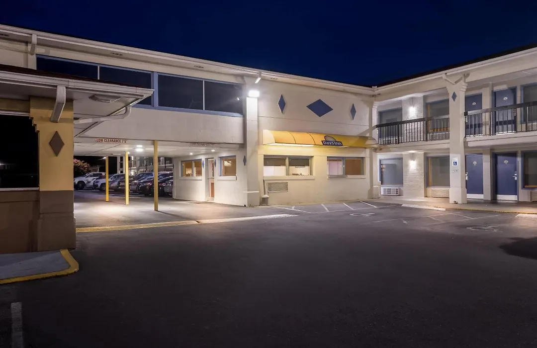 Days Inn By Wyndham Jacksonville Nc-1