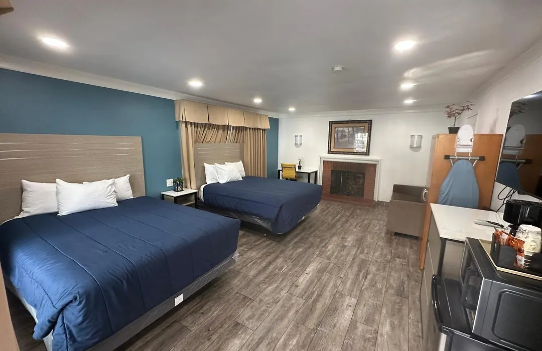 Town And Country Inn-1