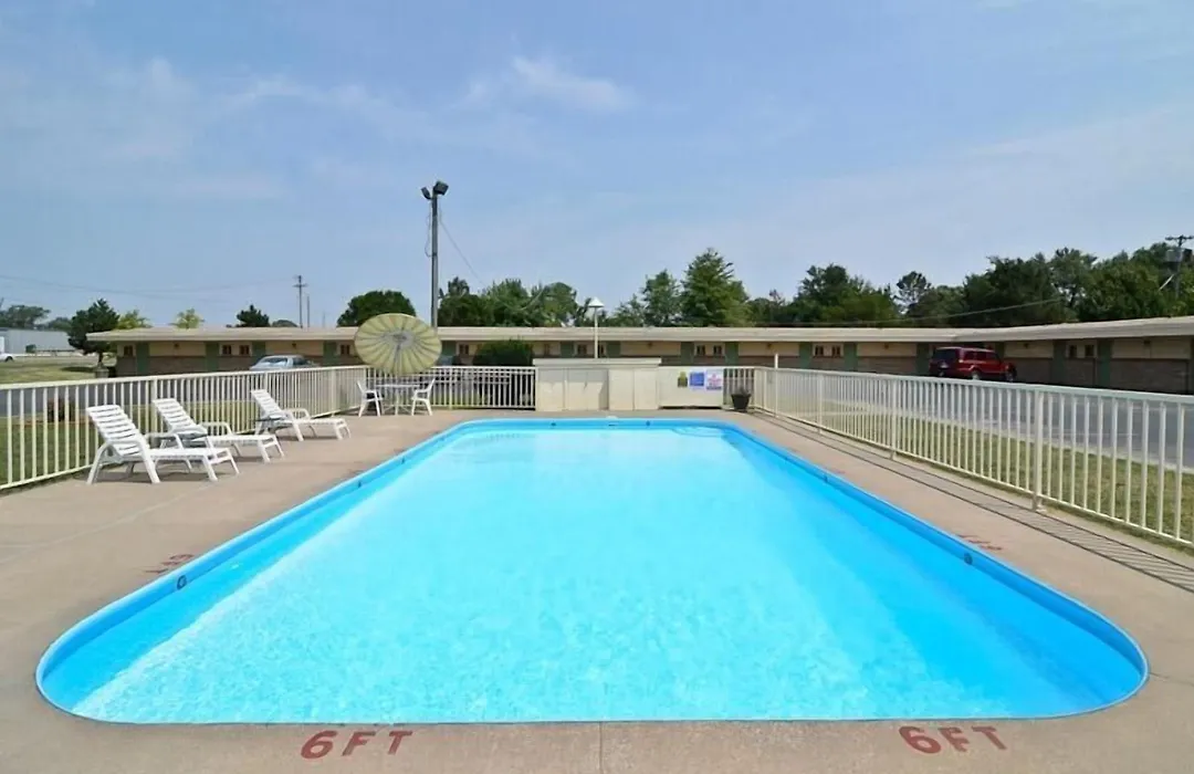 Americas Best Value Inn Iola-1