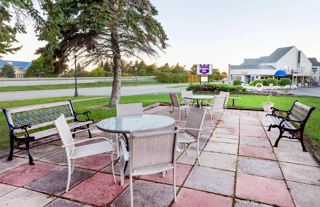 Knights Inn Mackinaw City-1