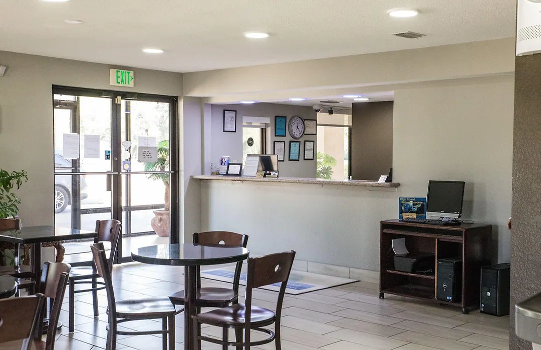 Mockingbird Inn & Suites-1