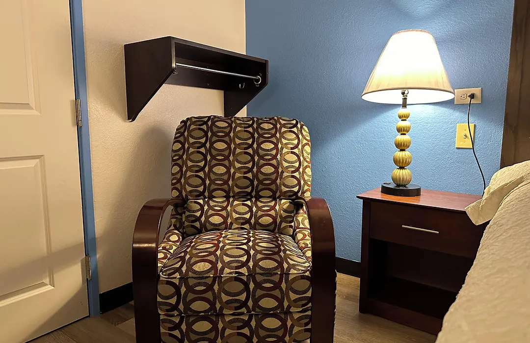 American Inn & Suites Bishop Airport Flint-1