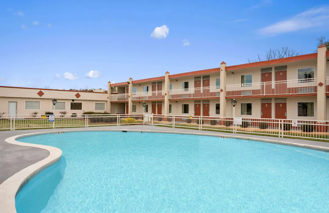 Days Inn By Wyndham Shelby-1