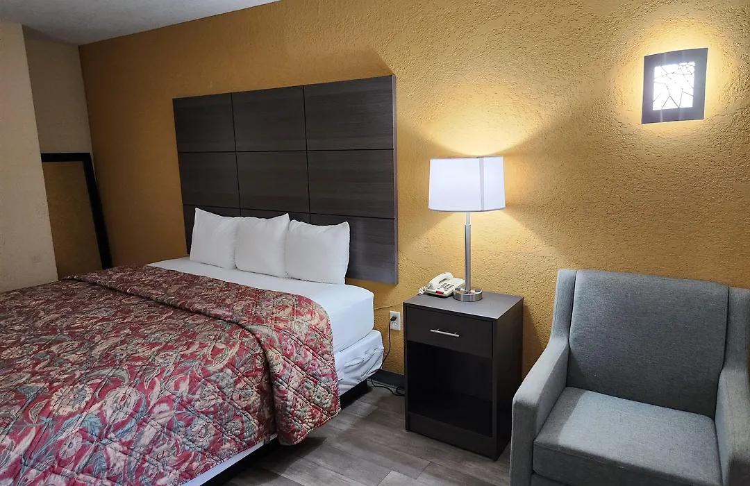 Days Inn By Wyndham Charlotte Northlake-1