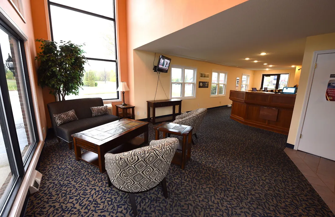 Days Inn By Wyndham Mackinaw City - Lakeview-1