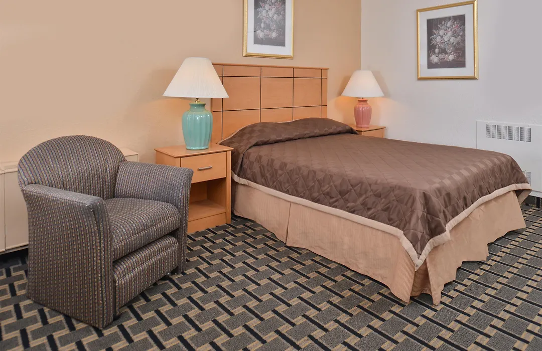 Americas Best Value Inn And Suites St. Cloud-1