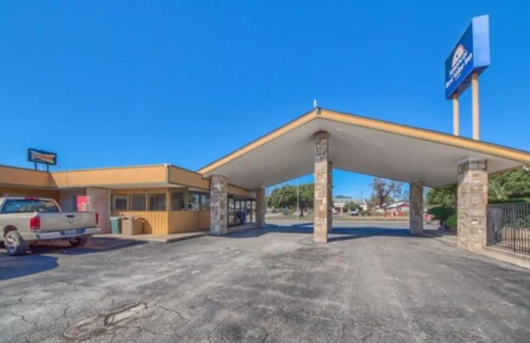 Americas Best Value Inn Uvalde-1