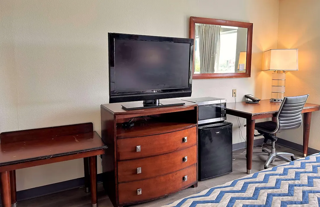 Travelodge By Wyndham Fort Wayne North-1