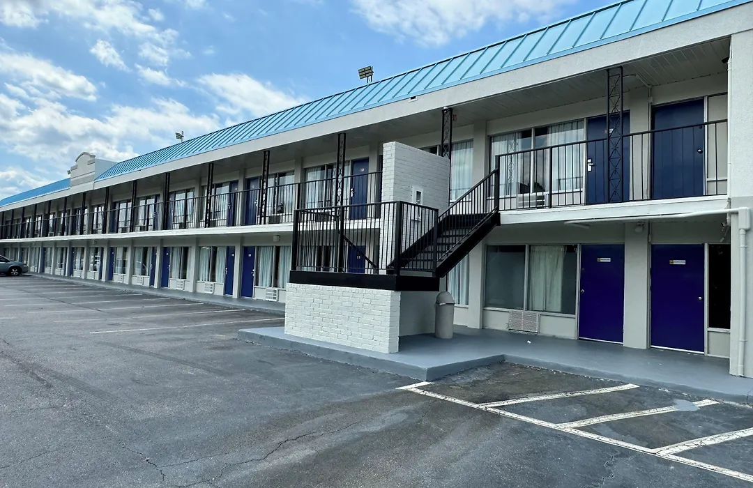 Days Inn By Wyndham Emporia-1
