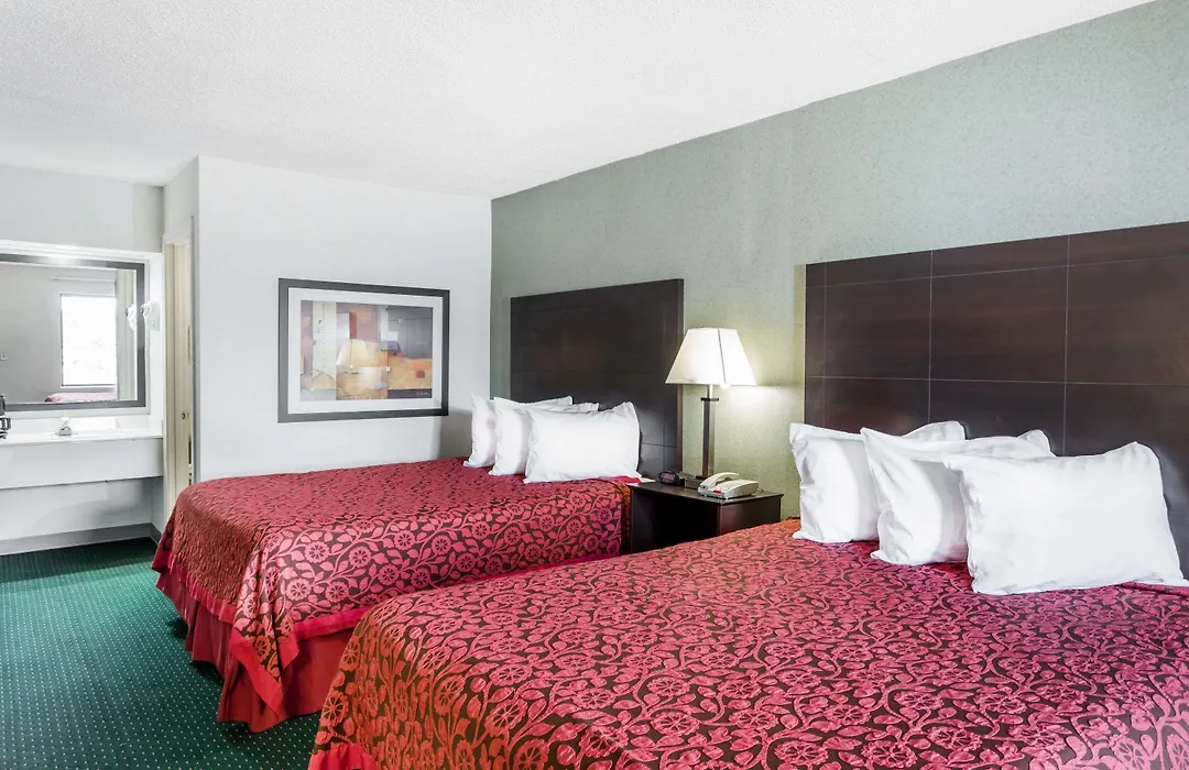 Days Inn By Wyndham Hendersonville-1