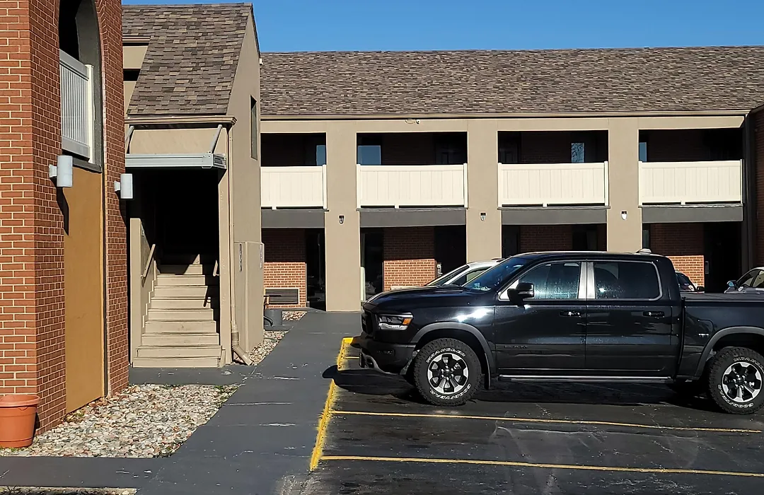 Super 8 By Wyndham Kansas City Airport North-1
