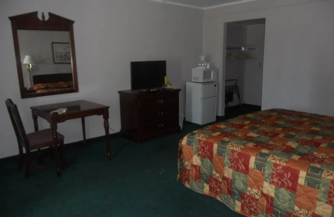 Rapids Inn & Suites-1