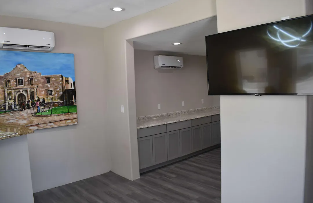 Days Inn By Wyndham San Antonio Alamo/Riverwalk-1