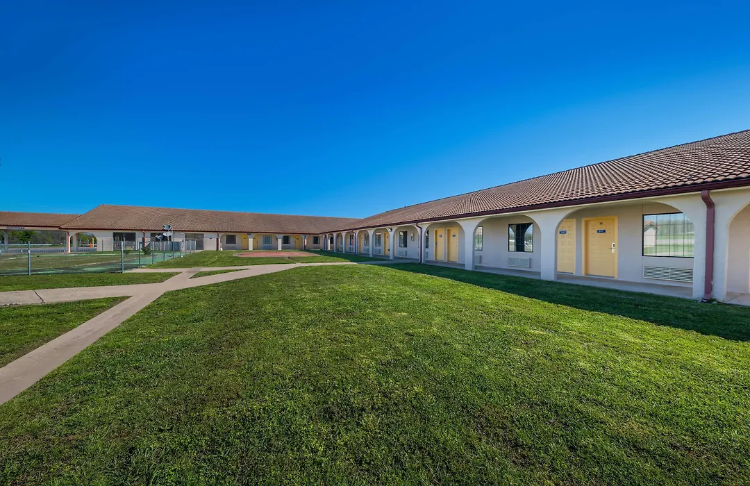 Americas Best Value Inn Bonham-1