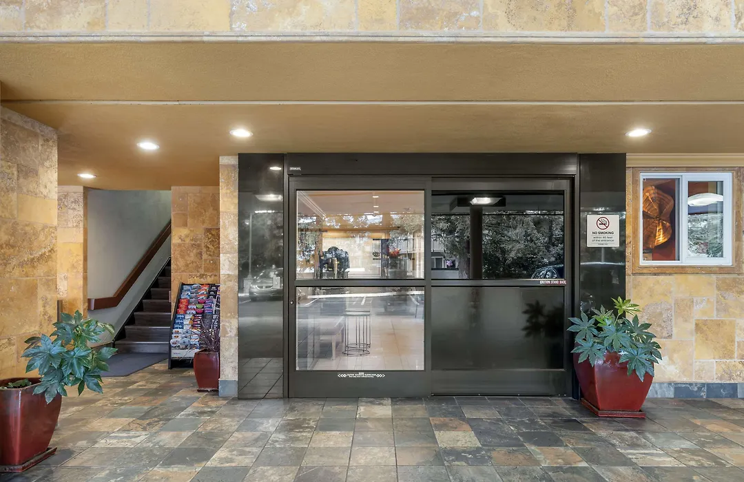 Best Western Plus Airport Plaza-1