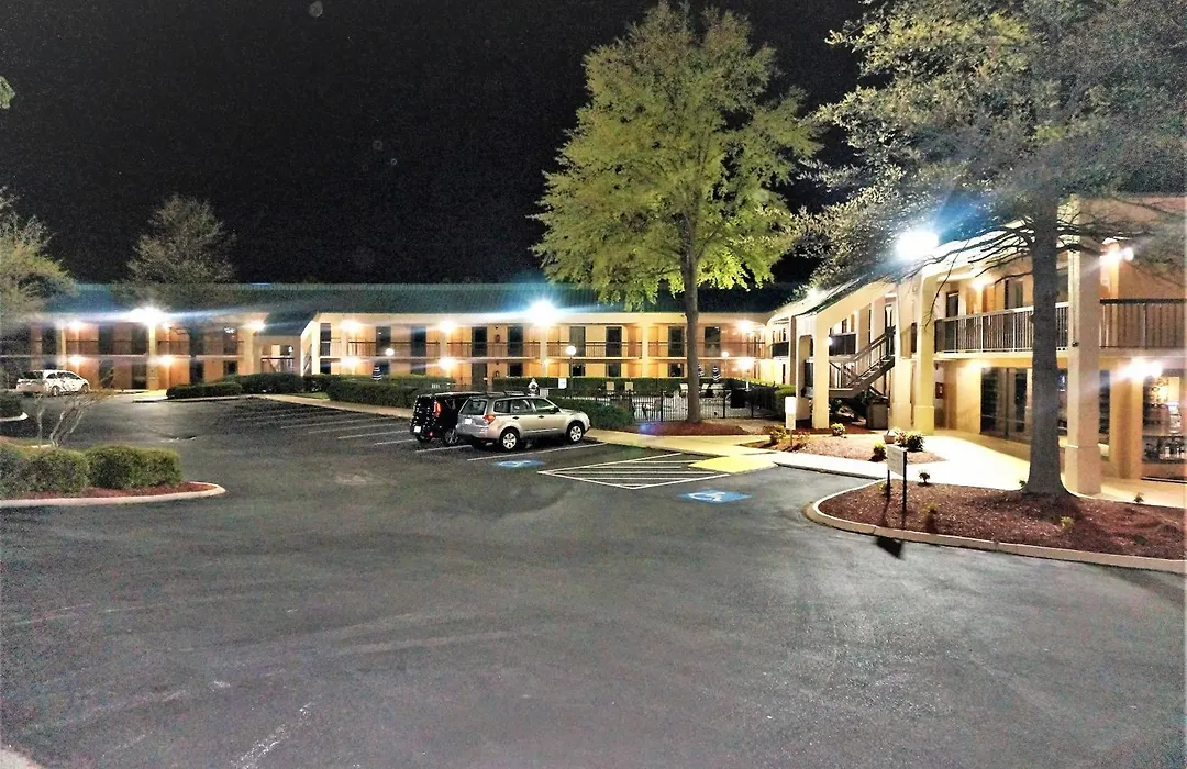 Howard Johnson By Wyndham Greensboro Near The Coliseum-1
